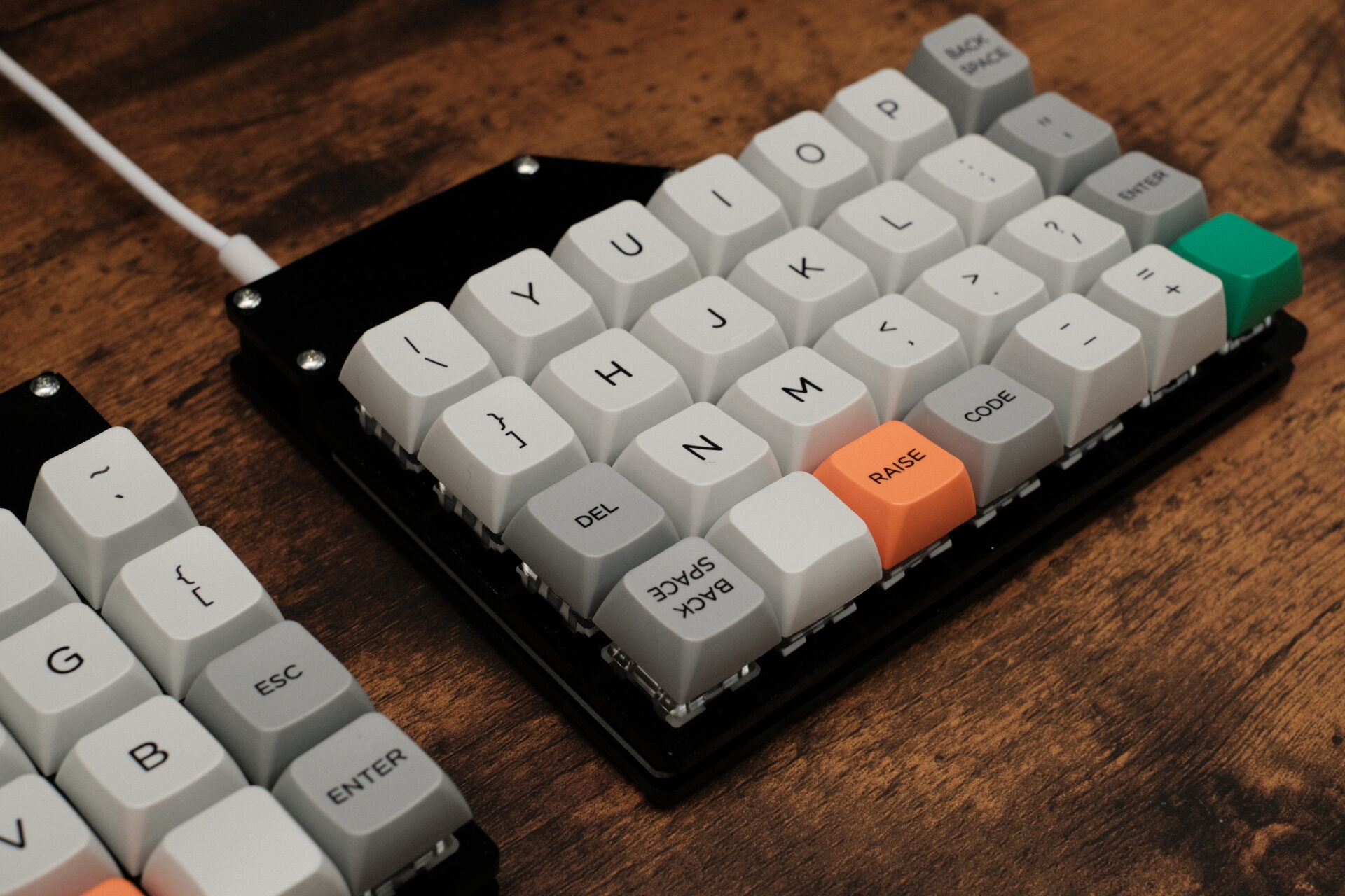自作キーボードErgo42 towel1ヶ月使用レビュー|左右分離・格子配列に